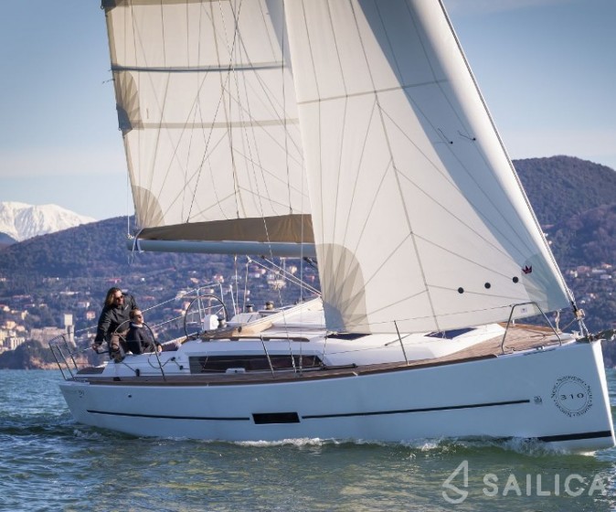 Dufour 310 GL - Yacht Charter Sailica