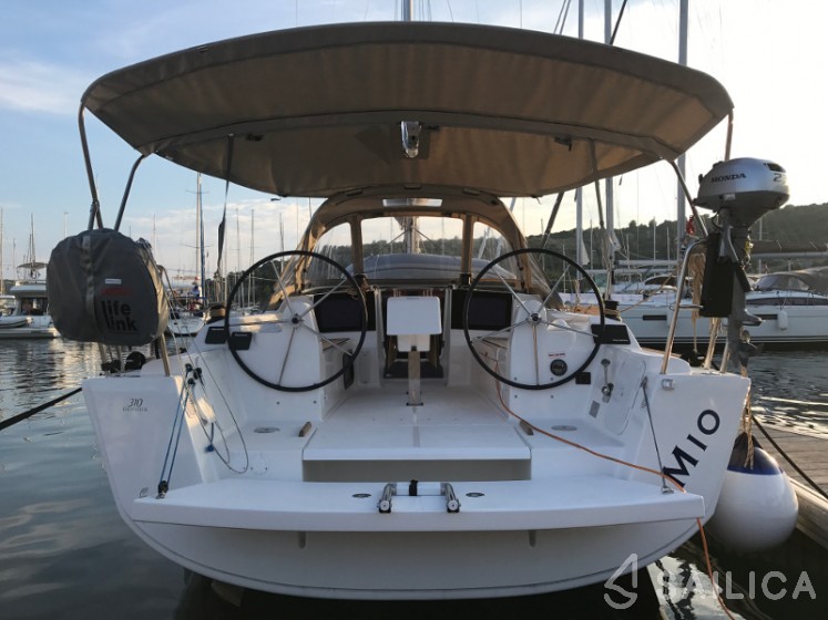 Dufour 310 GL - Yacht Charter Sailica