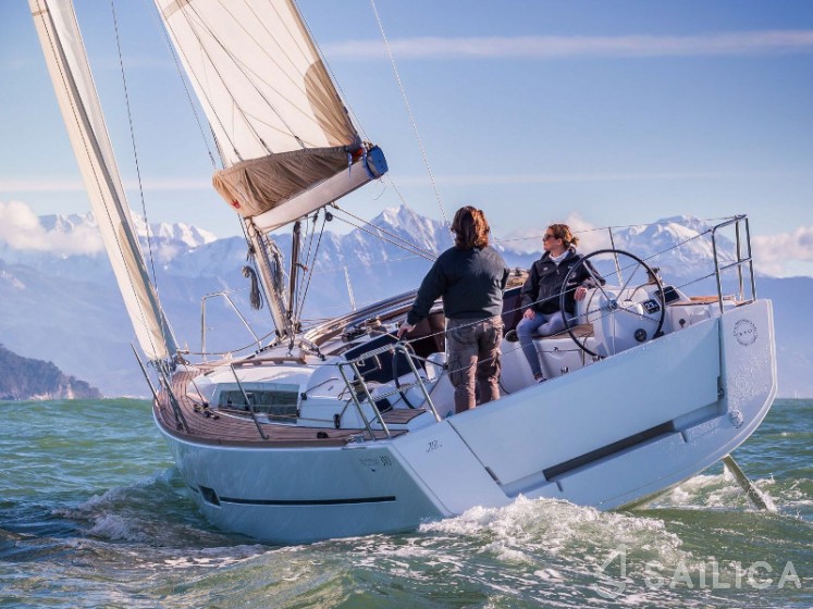 Dufour 310 GL - Yacht Charter Sailica