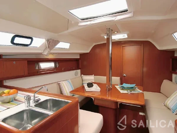 Oceanis 34 - Yacht Charter Sailica