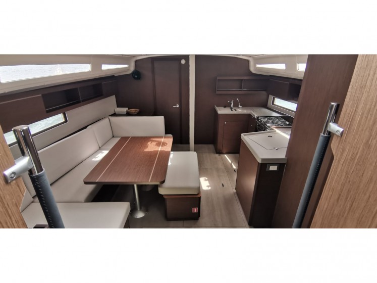 Oceanis 40.1 - Yacht Charter Sailica