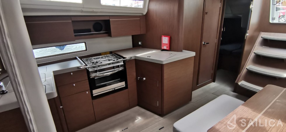 Oceanis 40.1 - Yacht Charter Sailica