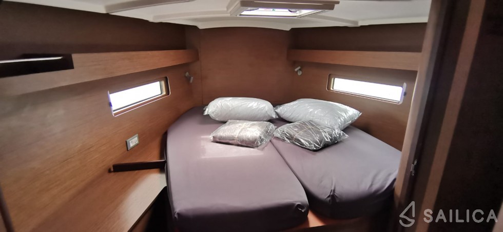 Oceanis 40.1 - Yacht Charter Sailica