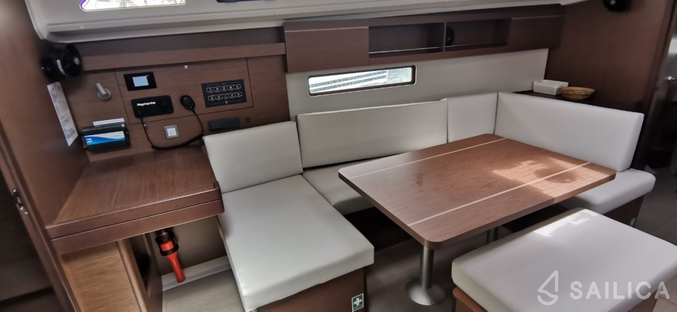 Oceanis 40.1 - Yacht Charter Sailica