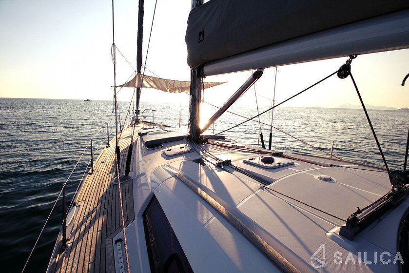 Oceanis 54 - Yacht Charter Sailica