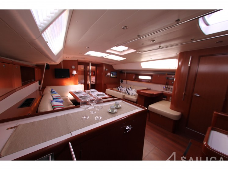 Oceanis 54 - Yacht Charter Sailica
