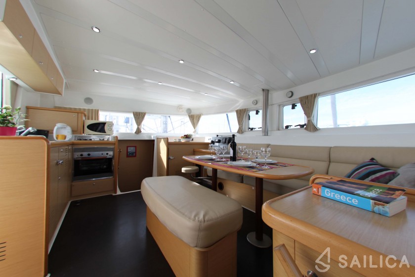 Lagoon 420 - Yacht Charter Sailica