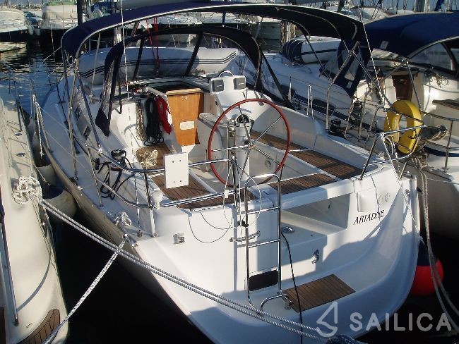 Oceanis 343 - Yacht Charter Sailica
