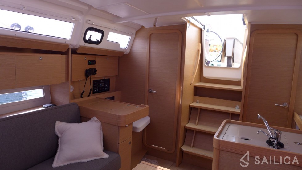 Dufour 360 GL - Yacht Charter Sailica