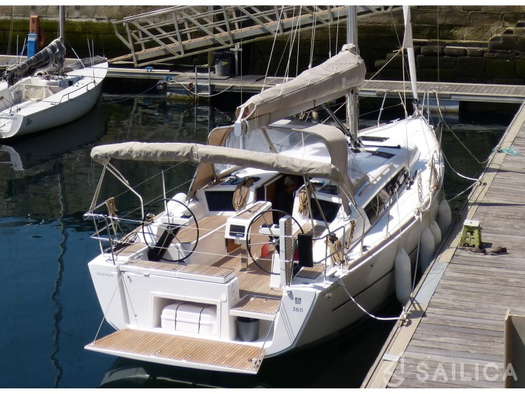 Dufour 360 GL - Yacht Charter Sailica