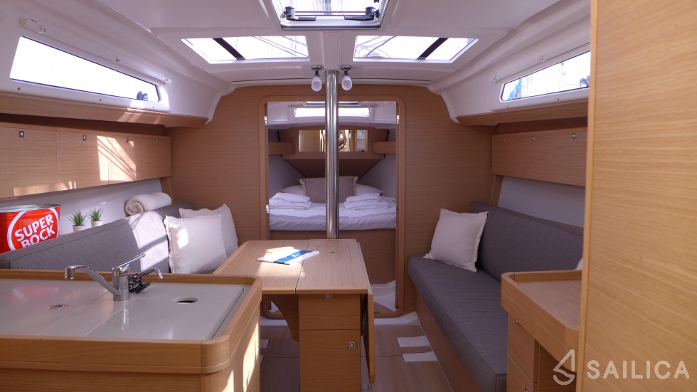 Dufour 360 GL - Yacht Charter Sailica