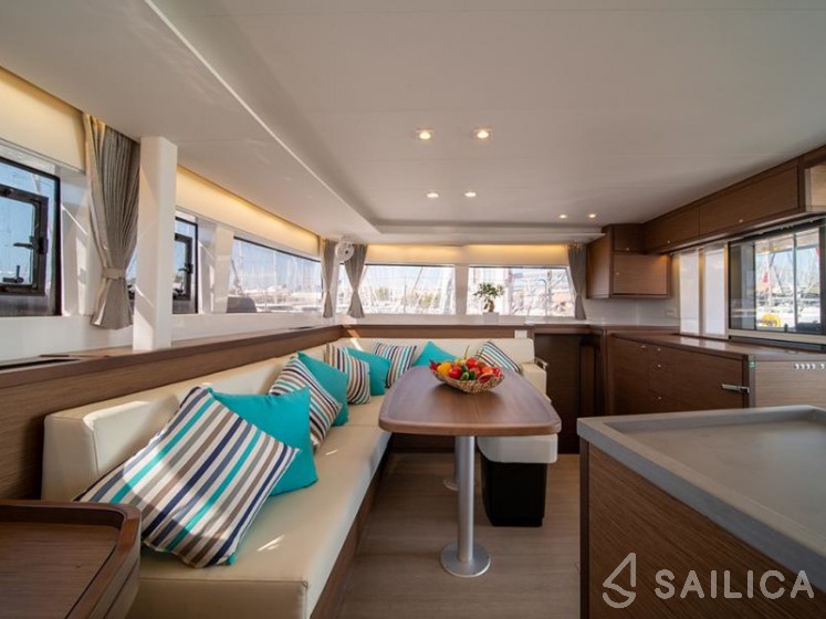 Lagoon 450  Flybridge - Yacht Charter Sailica