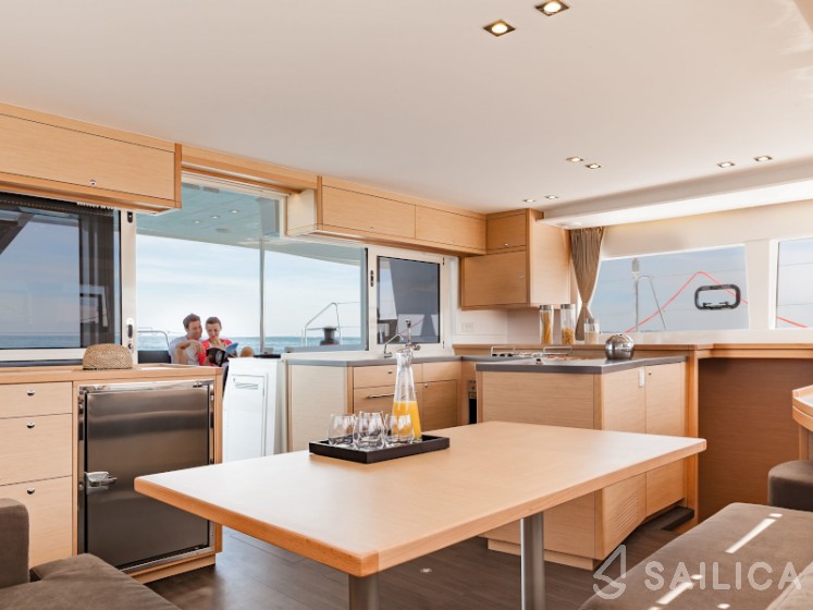 Lagoon 450  Flybridge - Yacht Charter Sailica
