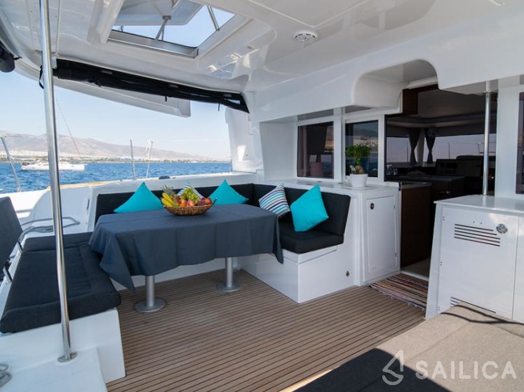 Lagoon 450  Flybridge - Yacht Charter Sailica