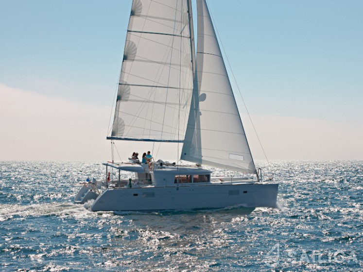 Lagoon 450  Flybridge - Yacht Charter Sailica