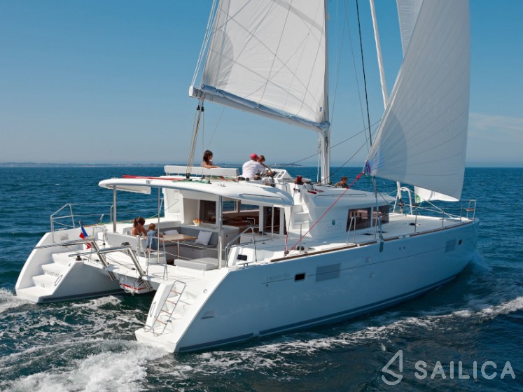 Lagoon 450  Flybridge - Yacht Charter Sailica