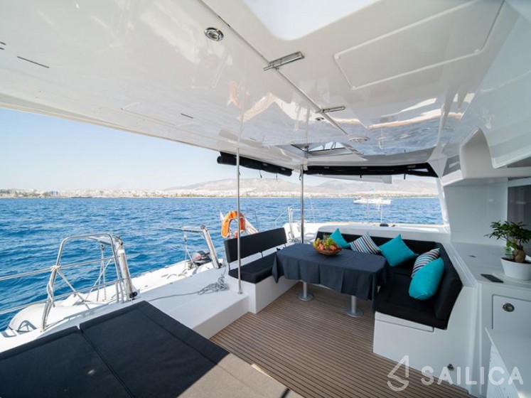 Lagoon 450  Flybridge - Yacht Charter Sailica