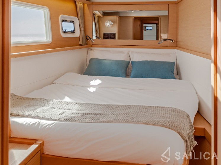 Lagoon 450  Flybridge - Yacht Charter Sailica