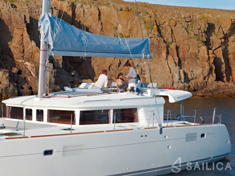 Lagoon 450  Flybridge - Yacht Charter Sailica