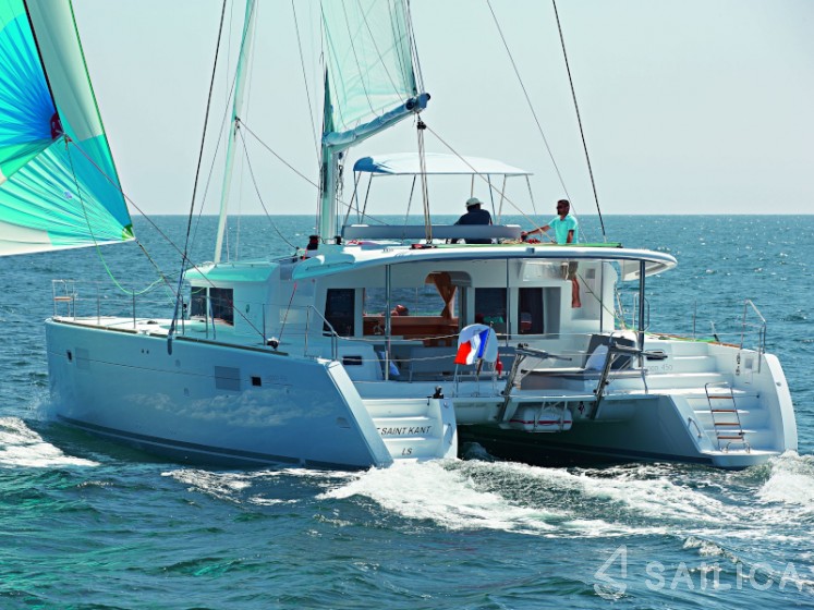 Lagoon 450  Flybridge - Yacht Charter Sailica