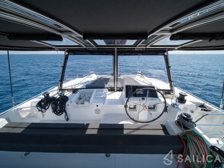 Lagoon 450  Flybridge - Yacht Charter Sailica