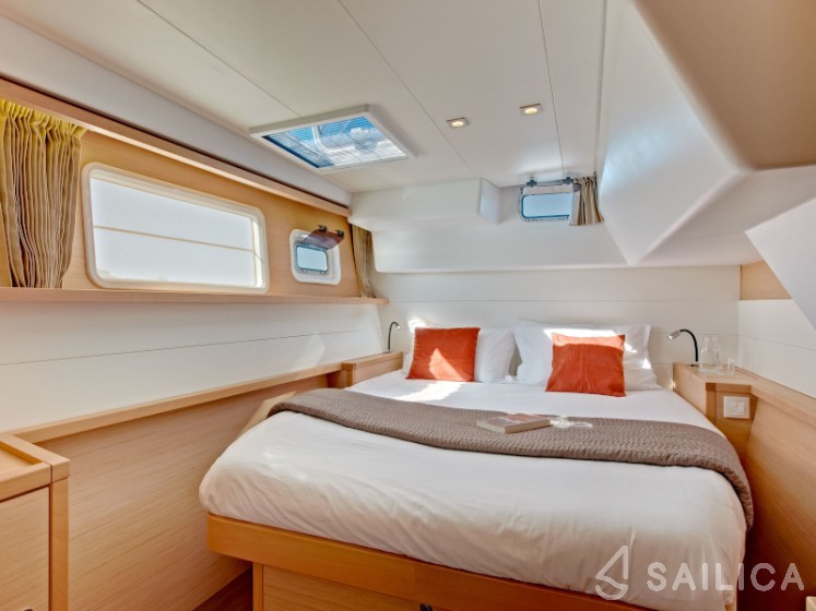 Lagoon 450  Flybridge - Yacht Charter Sailica