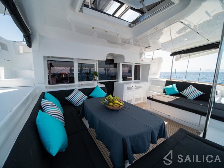 Lagoon 450  Flybridge - Yacht Charter Sailica