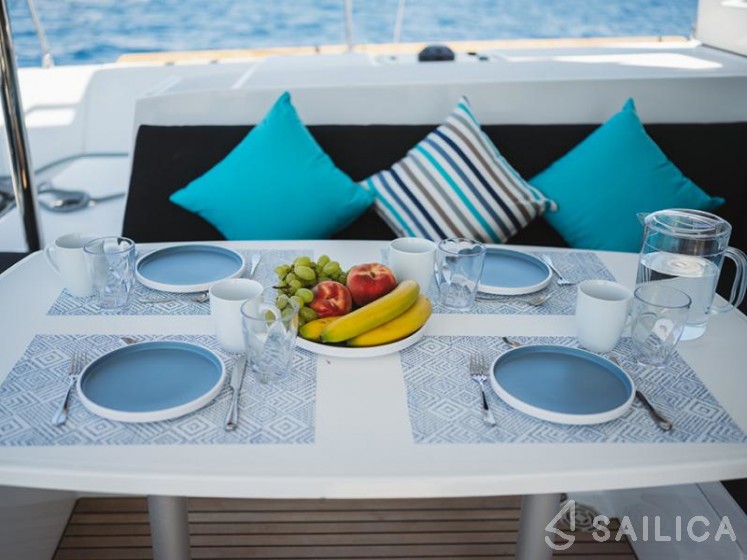 Lagoon 450  Flybridge - Yacht Charter Sailica