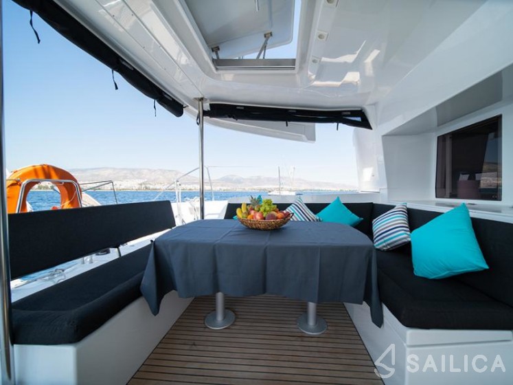 Lagoon 450  Flybridge - Yacht Charter Sailica