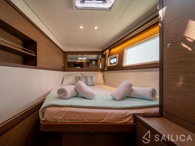 Lagoon 450  Flybridge - Yacht Charter Sailica