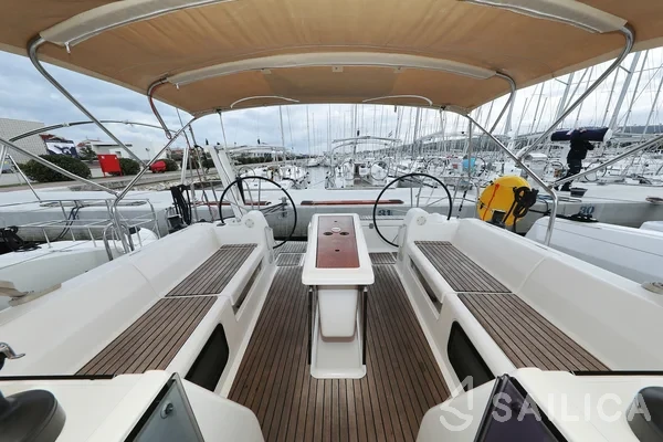 Dufour 412 GL - Yacht Charter Sailica