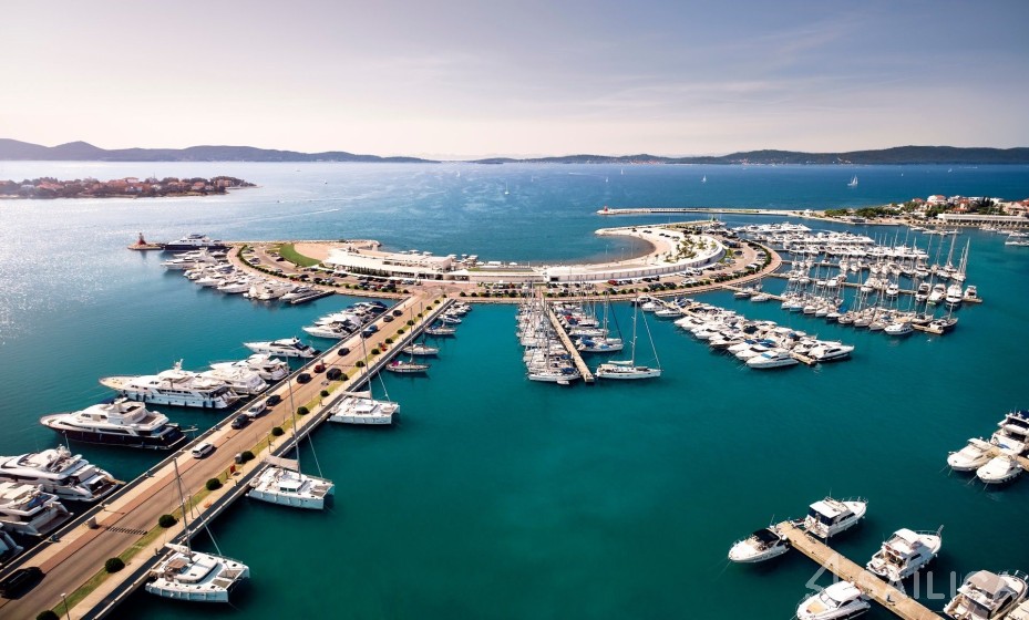 Dufour 412 GL - Yacht Charter Sailica