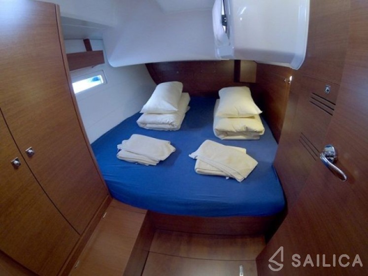 Dufour 412 GL - Yacht Charter Sailica