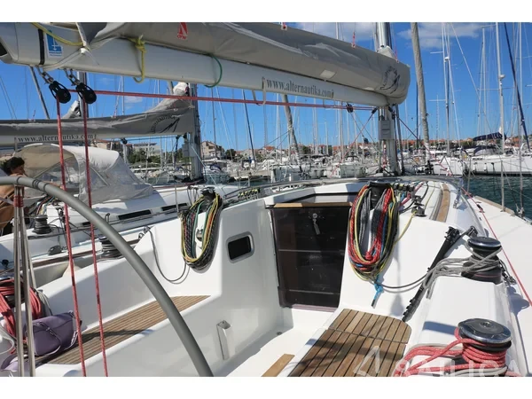 First 35 - Yacht Charter Sailica