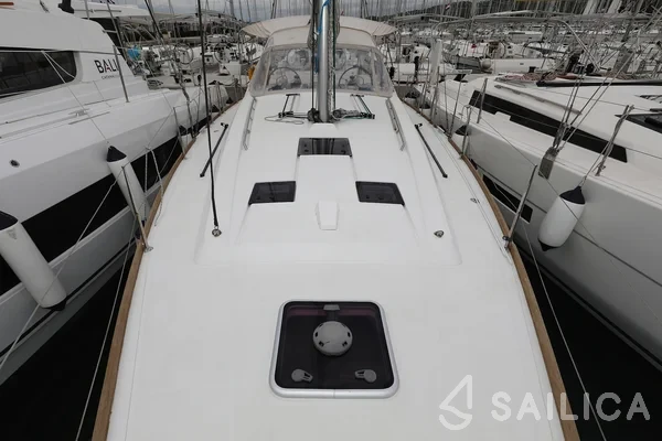 Oceanis 41 - Yacht Charter Sailica