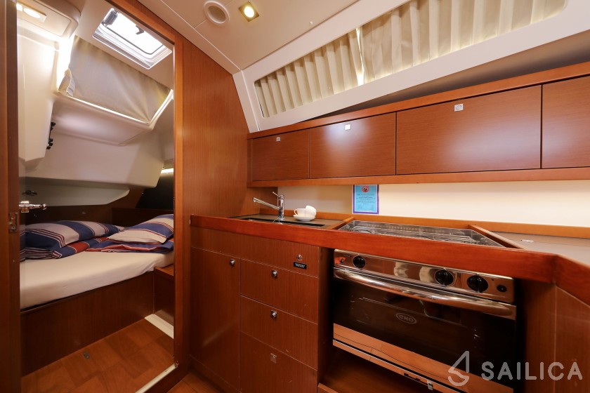 Oceanis 41 - Yacht Charter Sailica