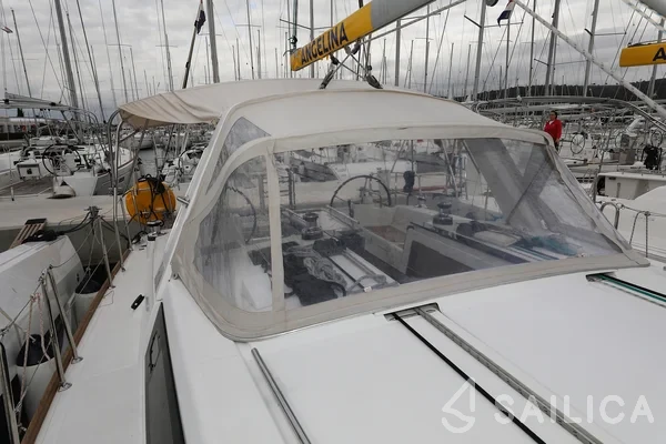 Oceanis 41 - Yacht Charter Sailica