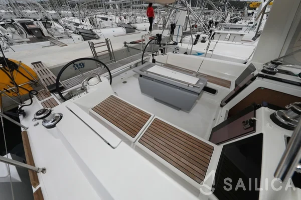Oceanis 41 - Yacht Charter Sailica