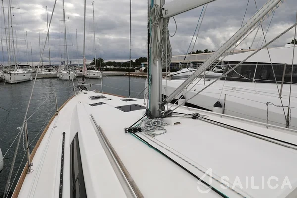Oceanis 41 - Yacht Charter Sailica