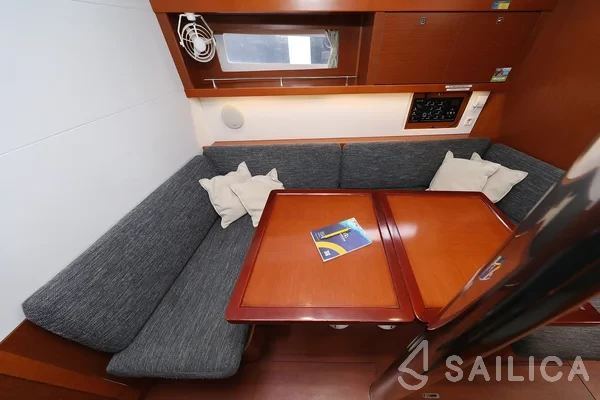 Oceanis 41 - Yacht Charter Sailica