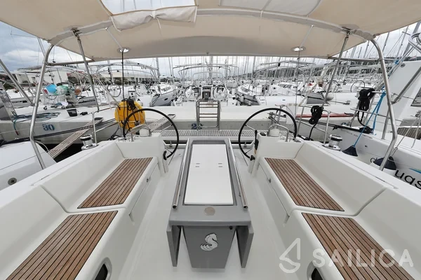 Oceanis 41 - Yacht Charter Sailica