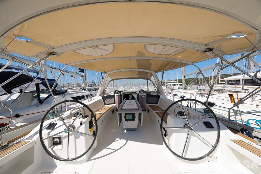 Oceanis 41 - Yacht Charter Sailica