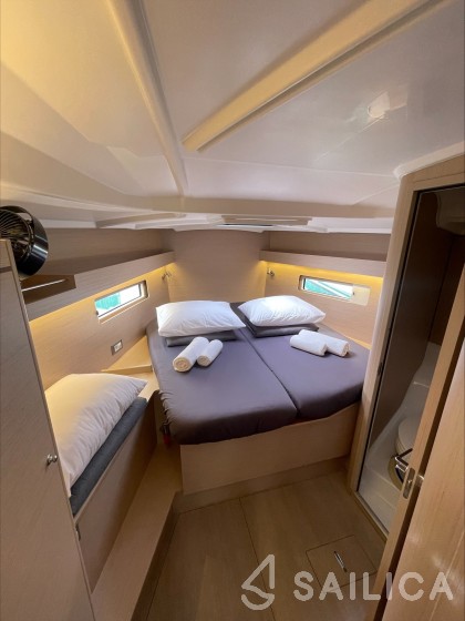 Oceanis 40.1 - Yacht Charter Sailica