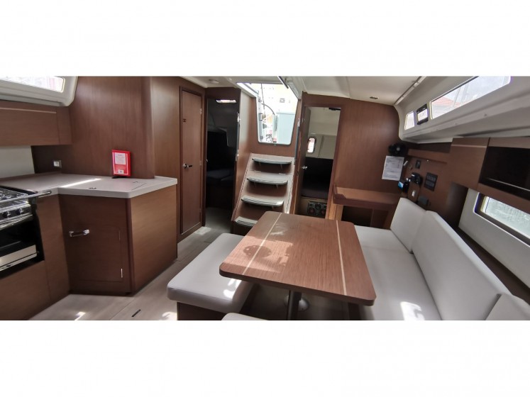 Oceanis 40.1 - Yacht Charter Sailica