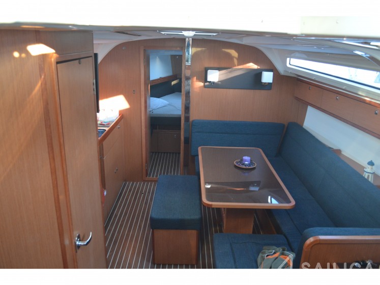 Bavaria Cruiser 41 - 3 cab. - Yacht Charter Sailica