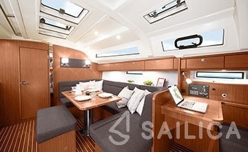 Bavaria Cruiser 41 - 3 cab. - Yacht Charter Sailica
