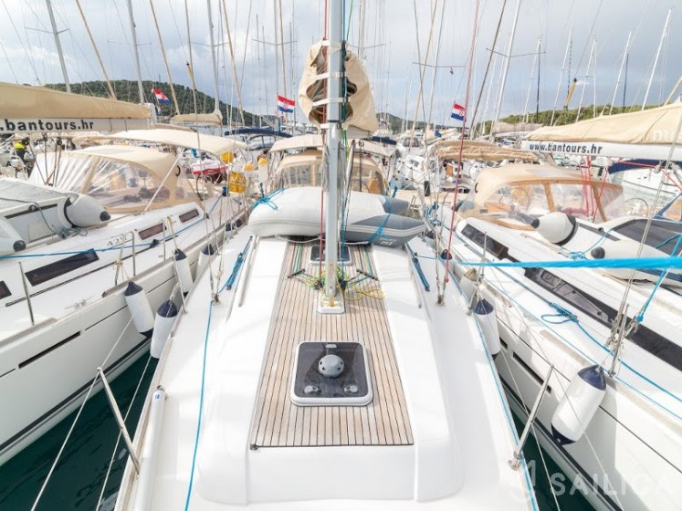 Dufour 380 - Yacht Charter Sailica
