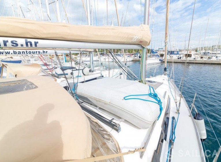 Dufour 380 - Yacht Charter Sailica