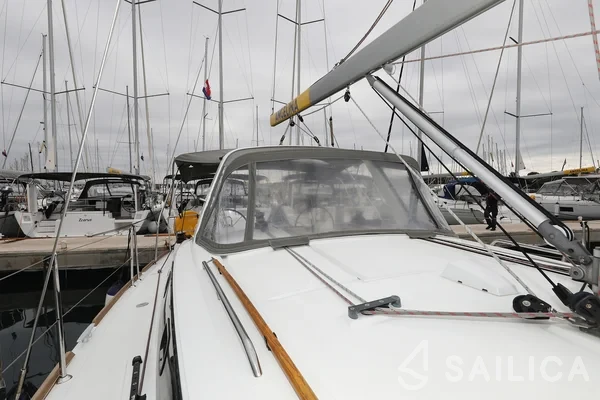 Oceanis 38 - Yacht Charter Sailica