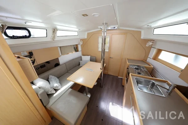 Oceanis 38 - Yacht Charter Sailica